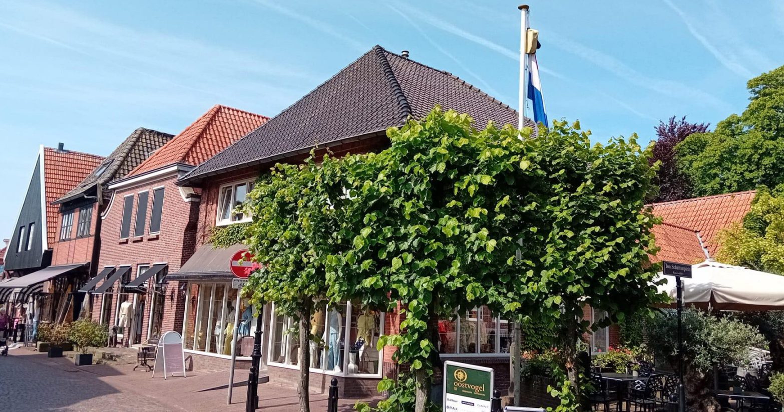 Hinke. Trendstore aan de Grotestraat 2 in het centrum van Ootmarsum